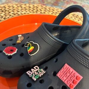 Crocs - Women’s Navy blue w/jibbitz